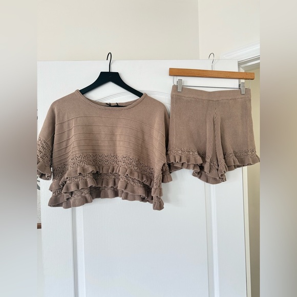 NWT - House of Harlow 1960 - Mocha Ruffle Knit Crop Top and Shorts Set - Picture 4 of 6